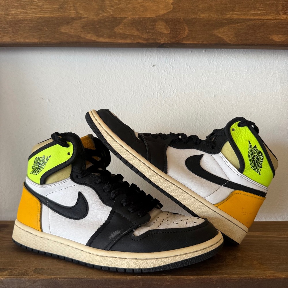 Nike Air Jordan 1 Mens Size 8 Retro High OG Volt Gold Black White 555088-118